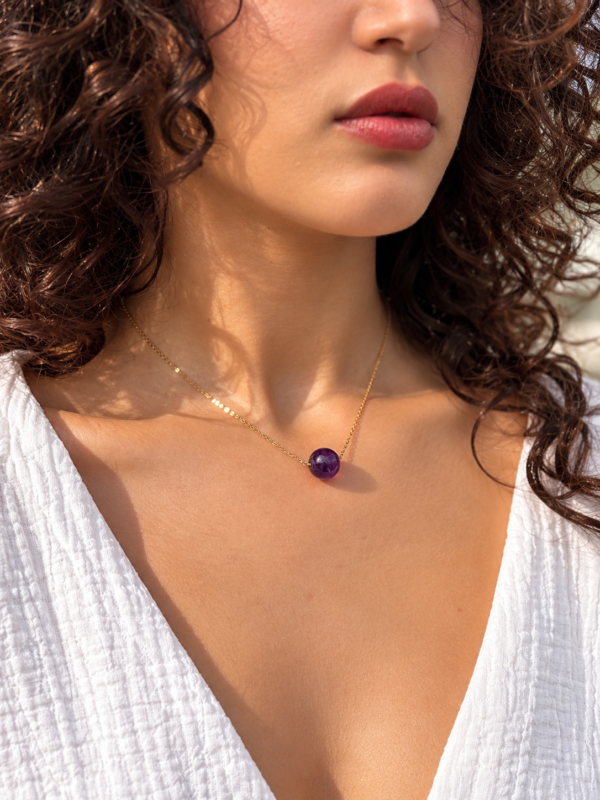 collier 1 mannequin Collier améthyste avec pendentif INTUITION