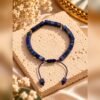 Bracelet AZULÉA CUBE, perles cubiques bleu nuit et perles aux finitions dorées