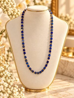 azur lapis lazuli collier eclaircie Collier AZUR en lapis-lazuli avec perles cubes couleur or