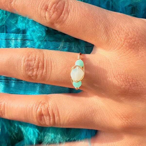 Bague mini AVENTURINE portée, gros plan sur le doigt – vue 5