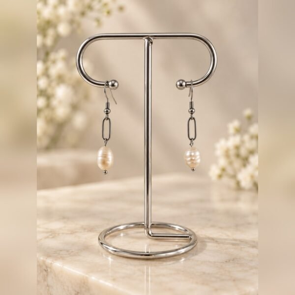 ÉPURE Perle argentée 2 Boucles d'oreilles ÉPURE Perle argentées – détail de la perle d'eau douce