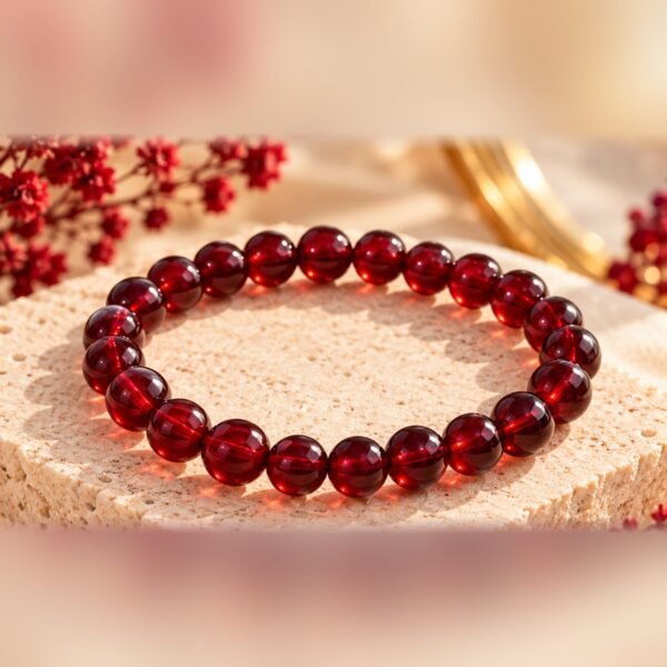 bracelet garance intense grenat perles rondes Bracelet GARANCE INTENSE en grenat naturel, perles rondes lisses et brillantes posées sur pierre claire – Serinaé