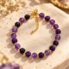 Bracelet en perles d'améthyste naturelle aux nuances lilas et violet profond, collection INTUITION