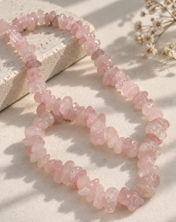 bracelet-rosa-03 Bracelet ROSA en éclats de quartz rose – mise en scène