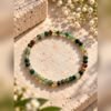 bracelet-verda-agate-indienne-2 Bracelet VERDA en agate indienne naturelle sur un socle en pierre avec gypsophile