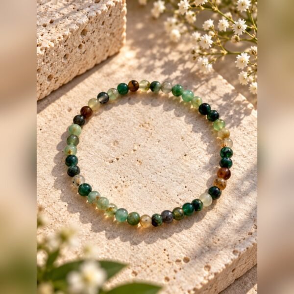 bracelet-verda-agate-indienne-2 Bracelet VERDA en agate indienne naturelle sur un socle en pierre avec gypsophile