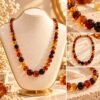 collier ambrine perles ambrees degrade details Détails du collier AMBRINE : perles rondes translucides aux reflets miel et caramel – Serinaé