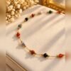 Collier BOHÈME – Mix pierres naturelles 2 Collier BOHÈME, gros plan sur les perles facettées orange, vert, noir et blanc – Serinaé