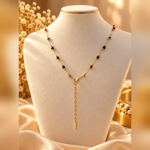 Collier BOHÈME – Mix pierres naturelles 3 Collier BOHÈME vu de dos avec mousqueton et chaînette de rallonge – Serinaé