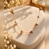Collier DUNE, gros plan sur les éclats de jaspe paysage beige, crème et marron – Serinaé