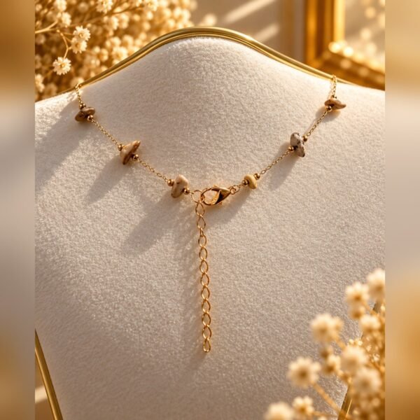 Collier DUNE vu de dos avec mousqueton et chaînette de rallonge – Serinaé