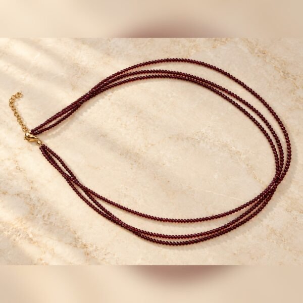 Collier GARANCE triple rang grenat 2 Collier GARANCE, trois rangs de perles de grenat facettées 2 mm – Serinaé