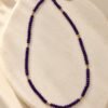 Collier INTUITION – perles d'améthyste facettées 3 Collier INTUITION en perles d'améthyste violettes facettées avec chaînette d'extension, posé à plat